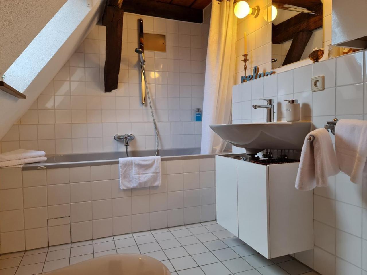 Avahome: Haus Fuer 16, Wlan, Parkplaetze, Netflix, Nespresso カンデル 部屋 写真